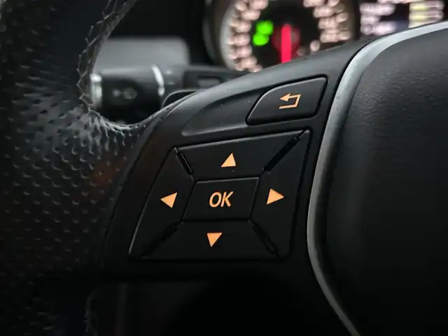 メルセデス・ベンツ ＧＬＡ２５０ 4マチック 香川県 2014(平26)年 3.7万km 黒 純正ナビゲーション/【フルセグ/BT】/バックカメラ/シートヒーター/前後コーナーセンサー/ステアリングリモコン/レーダークルーズコントロール/パドルシフト/LEDヘッドライト/オートハイビーム/純正18インチアルミホイール/電動リアゲート/CPAプラス（緊急ブレーキ装置）/ヒルホルダー（坂道発進補助装置）/ESP（横滑り防止）/リモコンキー