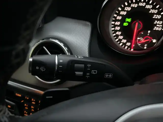 メルセデス・ベンツ ＧＬＡ２５０ 4マチック 香川県 2014(平26)年 3.7万km 黒 純正ナビゲーション/【フルセグ/BT】/バックカメラ/シートヒーター/前後コーナーセンサー/ステアリングリモコン/レーダークルーズコントロール/パドルシフト/LEDヘッドライト/オートハイビーム/純正18インチアルミホイール/電動リアゲート/CPAプラス（緊急ブレーキ装置）/ヒルホルダー（坂道発進補助装置）/ESP（横滑り防止）/リモコンキー