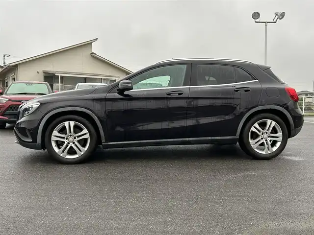 メルセデス・ベンツ ＧＬＡ２５０ 4マチック 香川県 2014(平26)年 3.7万km 黒 純正ナビゲーション/【フルセグ/BT】/バックカメラ/シートヒーター/前後コーナーセンサー/ステアリングリモコン/レーダークルーズコントロール/パドルシフト/LEDヘッドライト/オートハイビーム/純正18インチアルミホイール/電動リアゲート/CPAプラス（緊急ブレーキ装置）/ヒルホルダー（坂道発進補助装置）/ESP（横滑り防止）/リモコンキー