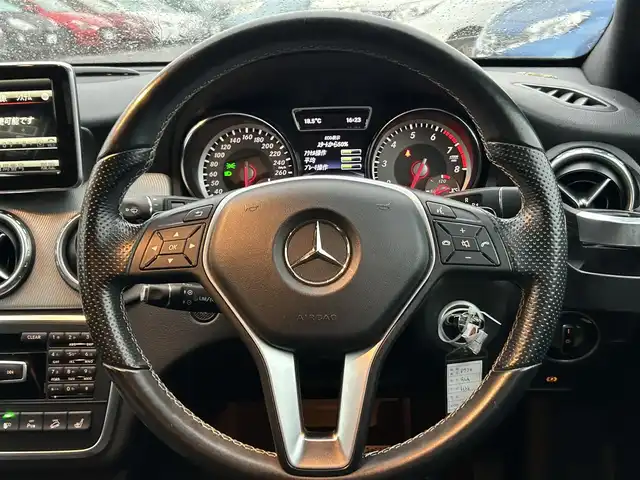メルセデス・ベンツ ＧＬＡ２５０ 4マチック 香川県 2014(平26)年 3.7万km 黒 純正ナビゲーション/【フルセグ/BT】/バックカメラ/シートヒーター/前後コーナーセンサー/ステアリングリモコン/レーダークルーズコントロール/パドルシフト/LEDヘッドライト/オートハイビーム/純正18インチアルミホイール/電動リアゲート/CPAプラス（緊急ブレーキ装置）/ヒルホルダー（坂道発進補助装置）/ESP（横滑り防止）/リモコンキー
