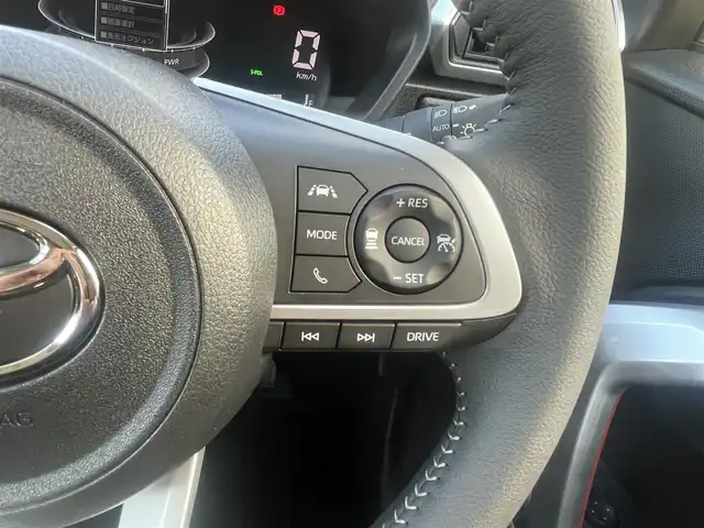 トヨタ ライズ Z 熊本県 2025(令7)年 0.1千km ブラックマイカメタリック/シャイニングホワイトパール ワンオーナー/プッシュスタート/純正ディスプレイオーディオ/全方位カメラ/純正17インチAW/レーダークルーズ/前席シートヒーター/LEDヘッドライト/オートライト/フォグライト/前後コーナーセンサー/横滑り防止装置/ウィンカーミラー/純正フロアマット/新車保証書/取扱説明書/スマートスペアキー×1本