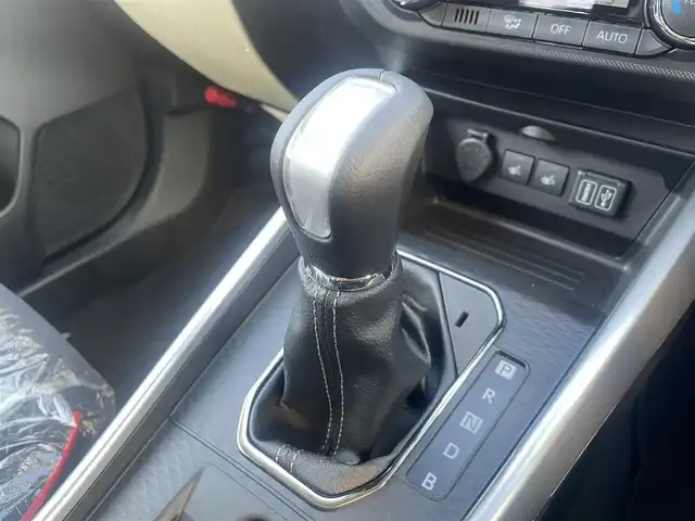 トヨタ ライズ Z 熊本県 2025(令7)年 0.1千km ブラックマイカメタリック/シャイニングホワイトパール ワンオーナー/プッシュスタート/純正ディスプレイオーディオ/全方位カメラ/純正17インチAW/レーダークルーズ/前席シートヒーター/LEDヘッドライト/オートライト/フォグライト/前後コーナーセンサー/横滑り防止装置/ウィンカーミラー/純正フロアマット/新車保証書/取扱説明書/スマートスペアキー×1本