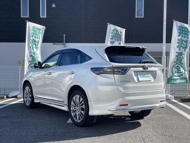 トヨタ ハリアー プレミアム 三重県 2016(平28)年 12.4万km ホワイトパールクリスタルシャイン 登録時123216km/フルモデリスタ/三眼ヘッドライト/ハーフレザーシート/禁煙車/ワンオーナー/純正ナビ/（AM/FM/TV/Bluetooth）/フルセグTV/バックカメラ/ビルトインETC/クルーズコントロール/ステアリングスイッチ/オートライト/パワーシート/パワーバックドア/レーンディパーチャーアラート/ISOFIX/スペアキー/プッシュスタート/純正フロアマット