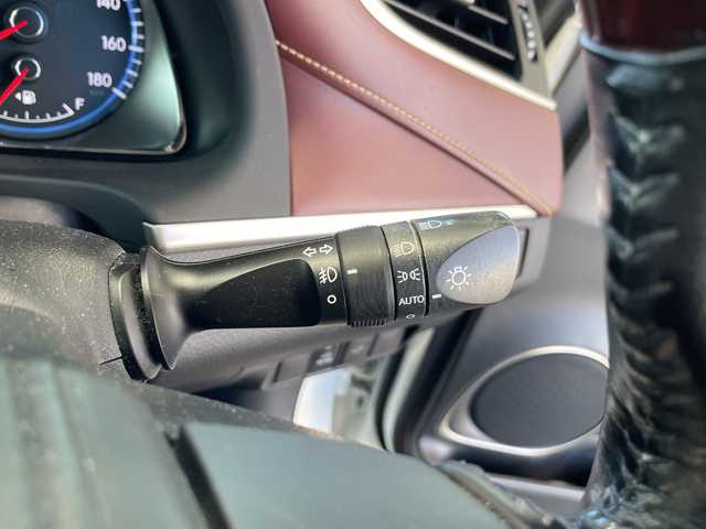 トヨタ ハリアー プレミアム 三重県 2016(平28)年 12.4万km ホワイトパールクリスタルシャイン 登録時123216km/フルモデリスタ/三眼ヘッドライト/ハーフレザーシート/禁煙車/ワンオーナー/純正ナビ/（AM/FM/TV/Bluetooth）/フルセグTV/バックカメラ/ビルトインETC/クルーズコントロール/ステアリングスイッチ/オートライト/パワーシート/パワーバックドア/レーンディパーチャーアラート/ISOFIX/スペアキー/プッシュスタート/純正フロアマット