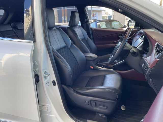 トヨタ ハリアー プレミアム 三重県 2016(平28)年 12.4万km ホワイトパールクリスタルシャイン 登録時123216km/フルモデリスタ/三眼ヘッドライト/ハーフレザーシート/禁煙車/ワンオーナー/純正ナビ/（AM/FM/TV/Bluetooth）/フルセグTV/バックカメラ/ビルトインETC/クルーズコントロール/ステアリングスイッチ/オートライト/パワーシート/パワーバックドア/レーンディパーチャーアラート/ISOFIX/スペアキー/プッシュスタート/純正フロアマット