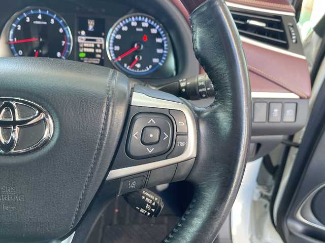 トヨタ ハリアー プレミアム 三重県 2016(平28)年 12.4万km ホワイトパールクリスタルシャイン 登録時123216km/フルモデリスタ/三眼ヘッドライト/ハーフレザーシート/禁煙車/ワンオーナー/純正ナビ/（AM/FM/TV/Bluetooth）/フルセグTV/バックカメラ/ビルトインETC/クルーズコントロール/ステアリングスイッチ/オートライト/パワーシート/パワーバックドア/レーンディパーチャーアラート/ISOFIX/スペアキー/プッシュスタート/純正フロアマット