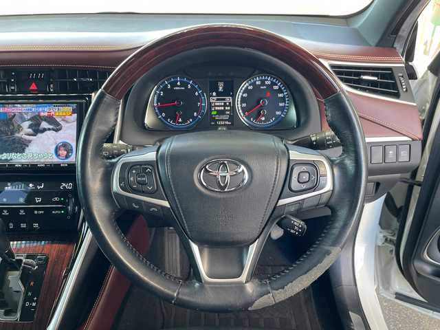 トヨタ ハリアー プレミアム 三重県 2016(平28)年 12.4万km ホワイトパールクリスタルシャイン 登録時123216km/フルモデリスタ/三眼ヘッドライト/ハーフレザーシート/禁煙車/ワンオーナー/純正ナビ/（AM/FM/TV/Bluetooth）/フルセグTV/バックカメラ/ビルトインETC/クルーズコントロール/ステアリングスイッチ/オートライト/パワーシート/パワーバックドア/レーンディパーチャーアラート/ISOFIX/スペアキー/プッシュスタート/純正フロアマット