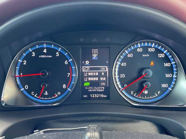 トヨタ ハリアー プレミアム 三重県 2016(平28)年 12.4万km ホワイトパールクリスタルシャイン 登録時123216km/フルモデリスタ/三眼ヘッドライト/ハーフレザーシート/禁煙車/ワンオーナー/純正ナビ/（AM/FM/TV/Bluetooth）/フルセグTV/バックカメラ/ビルトインETC/クルーズコントロール/ステアリングスイッチ/オートライト/パワーシート/パワーバックドア/レーンディパーチャーアラート/ISOFIX/スペアキー/プッシュスタート/純正フロアマット