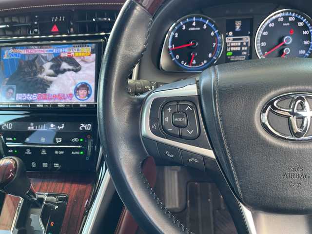 トヨタ ハリアー プレミアム 三重県 2016(平28)年 12.4万km ホワイトパールクリスタルシャイン 登録時123216km/フルモデリスタ/三眼ヘッドライト/ハーフレザーシート/禁煙車/ワンオーナー/純正ナビ/（AM/FM/TV/Bluetooth）/フルセグTV/バックカメラ/ビルトインETC/クルーズコントロール/ステアリングスイッチ/オートライト/パワーシート/パワーバックドア/レーンディパーチャーアラート/ISOFIX/スペアキー/プッシュスタート/純正フロアマット