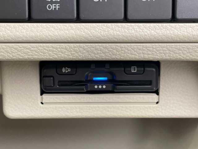 スズキ ラパン X 愛知県 2023(令5)年 0.7万km フォーンベージュM 禁煙車/純正7インチナビ/（CD/DVD/Bluetooth/フルセグTV/SD/USB)/全方位カメラ/スズキセーフティサポート/・衝突軽減ブレーキ/・レーンキープアシスト/・オートマチックハイビーム/・パーキングセンサー/ETC/前後ドライブレコーダー/シートヒーター/アイドリングストップ/純正14インチアルミホイール/スマートキー/スペアキー1本/プッシュスタート/純正フロアマット/横滑り防止装置/ベンチシート/電動格納ミラー