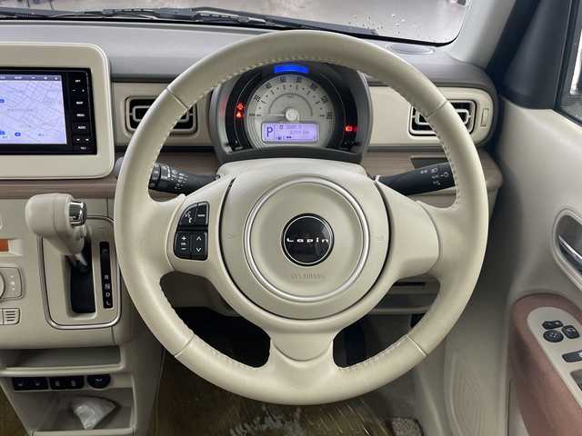 スズキ ラパン X 愛知県 2023(令5)年 0.7万km フォーンベージュM 禁煙車/純正7インチナビ/（CD/DVD/Bluetooth/フルセグTV/SD/USB)/全方位カメラ/スズキセーフティサポート/・衝突軽減ブレーキ/・レーンキープアシスト/・オートマチックハイビーム/・パーキングセンサー/ETC/前後ドライブレコーダー/シートヒーター/アイドリングストップ/純正14インチアルミホイール/スマートキー/スペアキー1本/プッシュスタート/純正フロアマット/横滑り防止装置/ベンチシート/電動格納ミラー