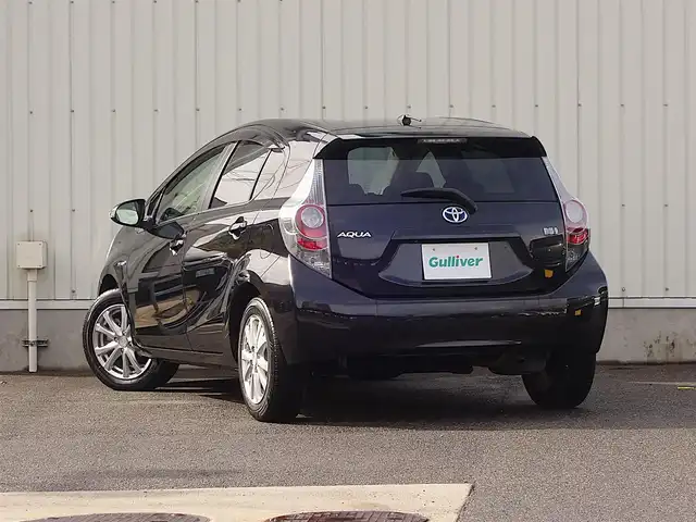 トヨタ アクア G 山形県 2014(平26)年 7.1万km ブラックマイカ 純正HDDナビ/　　【CD DVD BT ワンセグ USB AM/FM】/バックカメラ/オートライト/シートヒーター/15インチアルミホイール/アイドリングストップ/ステアリングスイッチ/電動格納ウィンカーミラー/フロアマット/ドアバイザ―/スマートキー/ETC