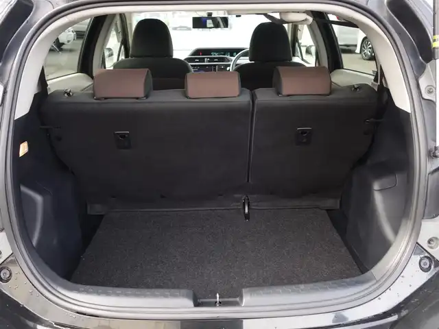 トヨタ アクア G 山形県 2014(平26)年 7.1万km ブラックマイカ 純正HDDナビ/　　【CD DVD BT ワンセグ USB AM/FM】/バックカメラ/オートライト/シートヒーター/15インチアルミホイール/アイドリングストップ/ステアリングスイッチ/電動格納ウィンカーミラー/フロアマット/ドアバイザ―/スマートキー/ETC