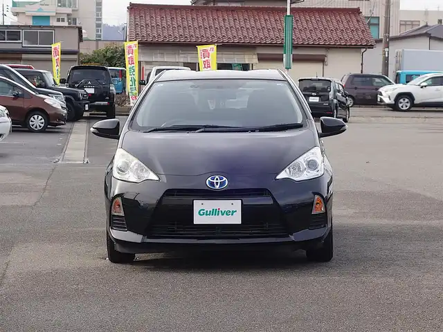 トヨタ アクア G 山形県 2014(平26)年 7.1万km ブラックマイカ 純正HDDナビ/　　【CD DVD BT ワンセグ USB AM/FM】/バックカメラ/オートライト/シートヒーター/15インチアルミホイール/アイドリングストップ/ステアリングスイッチ/電動格納ウィンカーミラー/フロアマット/ドアバイザ―/スマートキー/ETC