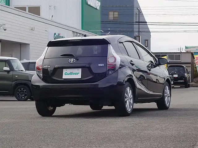 トヨタ アクア G 山形県 2014(平26)年 7.1万km ブラックマイカ 純正HDDナビ/　　【CD DVD BT ワンセグ USB AM/FM】/バックカメラ/オートライト/シートヒーター/15インチアルミホイール/アイドリングストップ/ステアリングスイッチ/電動格納ウィンカーミラー/フロアマット/ドアバイザ―/スマートキー/ETC