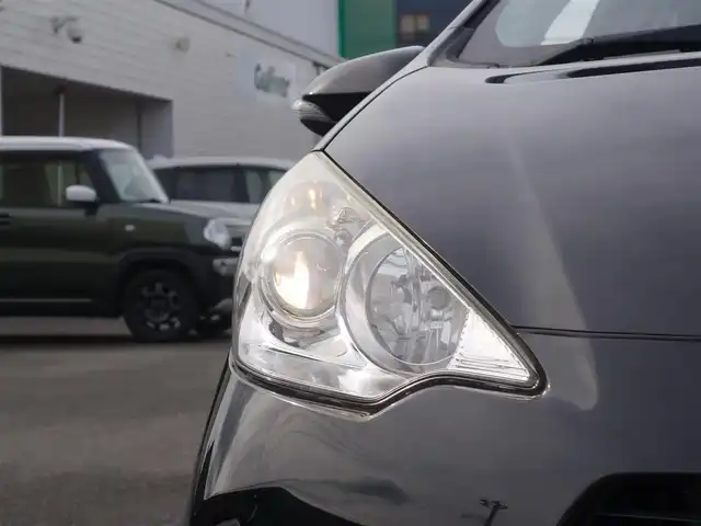 トヨタ アクア G 山形県 2014(平26)年 7.1万km ブラックマイカ 純正HDDナビ/　　【CD DVD BT ワンセグ USB AM/FM】/バックカメラ/オートライト/シートヒーター/15インチアルミホイール/アイドリングストップ/ステアリングスイッチ/電動格納ウィンカーミラー/フロアマット/ドアバイザ―/スマートキー/ETC