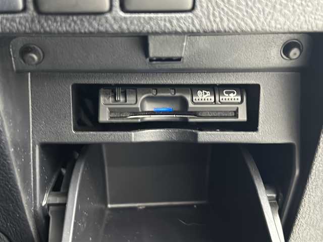 トヨタ ヴェルファイア Z 福島県 2018(平30)年 6.2万km プレシャスホワイトパール /禁煙車//トヨタセーフティーセンス//プリクラッシュセーフティ//レーントレーシングアシスト//オートマチックハイビーム//レーダークルーズコントロール//社外7インチナビ//フルセグTV・Bluetooth・CD・DVD//バックカメラ//フリップダウンモニター//両側パワースライドドア//ETC//前方ドライブレコーダー//LEDヘッドライト・LEDフォグライト//電子パーキングブレーキ//積込スタッドレスタイヤAW付き//純正ドアバイザー//純正フロアマット