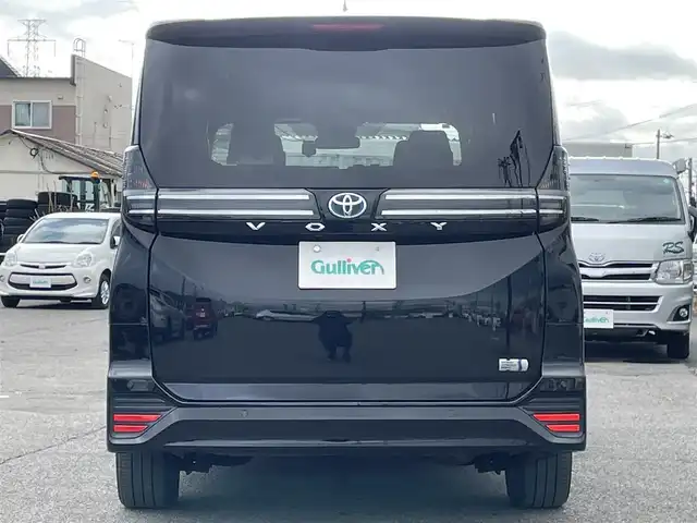トヨタ ヴォクシー ハイブリッド S－Z 道央・札幌 2022(令4)年 4.3万km アティチュードブラックマイカ ４WD/寒冷地仕様/純正ディスプレイオーディオ（ナビ付）/CD/DVD/BT/フルセグ/プリクラッシュセーフティ/横滑り防止装置/レーダークルーズコントロール/レーンキープアシスト/パーキングアシスト/クリアランスソナー/プロアクティブドライビングアシスト/パーキングサポートブレーキ/ロードサインアシスト/バックカメラ/ビルトインETC2.0/ドライブレコーダー/EVMODE/DRIVEMODE切替/ワイパーデアイサー/両側パワースライドドア/ユニバーサルステップ/前席シートヒーター/ハーフレザーシート/革巻きステアリング/ステアリングリモコン/AC100V/電動パーキング/ブレーキホールド/プッシュスタート/スマートキー/LEDヘッドライト/オートライト/オートハイビーム/ヘッドライトレベライザー/電動格納ミラー/ウィンカーミラー/フロアマット/ドアバイザー