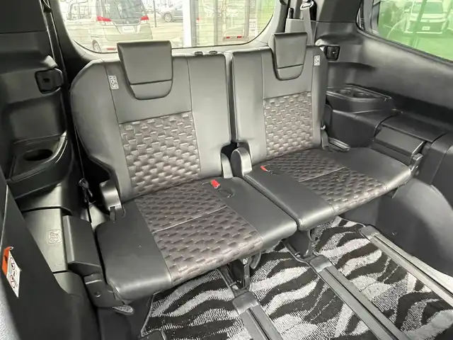 トヨタ ヴォクシー ハイブリッド S－Z 道央・札幌 2022(令4)年 4.3万km アティチュードブラックマイカ ４WD/寒冷地仕様/純正ディスプレイオーディオ（ナビ付）/CD/DVD/BT/フルセグ/プリクラッシュセーフティ/横滑り防止装置/レーダークルーズコントロール/レーンキープアシスト/パーキングアシスト/クリアランスソナー/プロアクティブドライビングアシスト/パーキングサポートブレーキ/ロードサインアシスト/バックカメラ/ビルトインETC2.0/ドライブレコーダー/EVMODE/DRIVEMODE切替/ワイパーデアイサー/両側パワースライドドア/ユニバーサルステップ/前席シートヒーター/ハーフレザーシート/革巻きステアリング/ステアリングリモコン/AC100V/電動パーキング/ブレーキホールド/プッシュスタート/スマートキー/LEDヘッドライト/オートライト/オートハイビーム/ヘッドライトレベライザー/電動格納ミラー/ウィンカーミラー/フロアマット/ドアバイザー