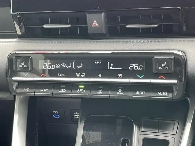 トヨタ ヴォクシー ハイブリッド S－Z 道央・札幌 2022(令4)年 4.3万km アティチュードブラックマイカ ４WD/寒冷地仕様/純正ディスプレイオーディオ（ナビ付）/CD/DVD/BT/フルセグ/プリクラッシュセーフティ/横滑り防止装置/レーダークルーズコントロール/レーンキープアシスト/パーキングアシスト/クリアランスソナー/プロアクティブドライビングアシスト/パーキングサポートブレーキ/ロードサインアシスト/バックカメラ/ビルトインETC2.0/ドライブレコーダー/EVMODE/DRIVEMODE切替/ワイパーデアイサー/両側パワースライドドア/ユニバーサルステップ/前席シートヒーター/ハーフレザーシート/革巻きステアリング/ステアリングリモコン/AC100V/電動パーキング/ブレーキホールド/プッシュスタート/スマートキー/LEDヘッドライト/オートライト/オートハイビーム/ヘッドライトレベライザー/電動格納ミラー/ウィンカーミラー/フロアマット/ドアバイザー