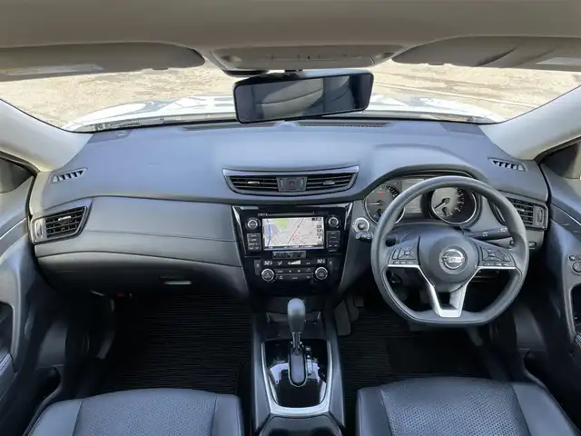 日産 エクストレイル ハイブリッド 20S 道央・札幌 2020(令2)年 8.8万km ブリリアントシルバー ４WD/純正SDナビ/AM/FM/BT/CD/AUX/ワンセグ/衝突被害軽減ブレーキ/横滑り防止装置/クルーズコントロール/ダウンヒルアシストコントロール/パーキングアシスト/クリアランスソナー/バックカメラ/サイドカメラ/フロントカメラ/全方位カメラ/アラウンドビューモニター/ビルトインETC/レザーシート/ステアリングリモコン/ECON/プッシュスタート/スマートキー/ハロゲンヘッドライト/オートライト/フォグランプ/ヘッドライトレベライザー/電動格納ミラー/ウィンカーミラー/社外フロアマット/ドアバイザー/スペアキー/スチールホイール付夏タイヤ積込/　（純正ホイールキャップ有）/225/65/R17/2019年/山3mm