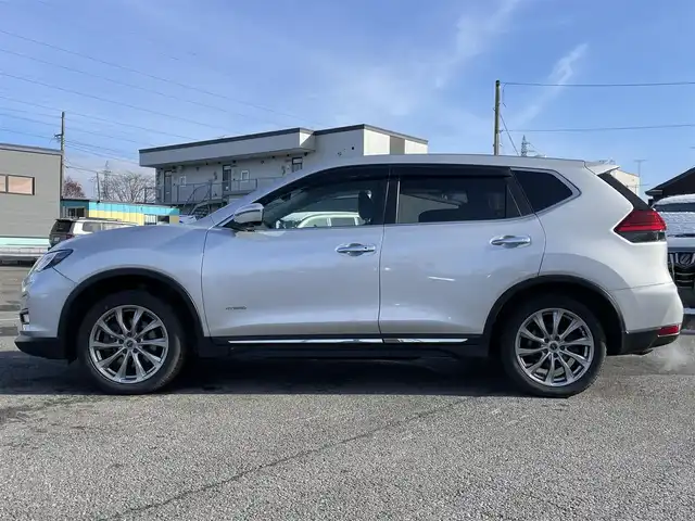 日産 エクストレイル ハイブリッド 20S 道央・札幌 2020(令2)年 8.8万km ブリリアントシルバー ４WD/純正SDナビ/AM/FM/BT/CD/AUX/ワンセグ/衝突被害軽減ブレーキ/横滑り防止装置/クルーズコントロール/ダウンヒルアシストコントロール/パーキングアシスト/クリアランスソナー/バックカメラ/サイドカメラ/フロントカメラ/全方位カメラ/アラウンドビューモニター/ビルトインETC/レザーシート/ステアリングリモコン/ECON/プッシュスタート/スマートキー/ハロゲンヘッドライト/オートライト/フォグランプ/ヘッドライトレベライザー/電動格納ミラー/ウィンカーミラー/社外フロアマット/ドアバイザー/スペアキー/スチールホイール付夏タイヤ積込/　（純正ホイールキャップ有）/225/65/R17/2019年/山3mm