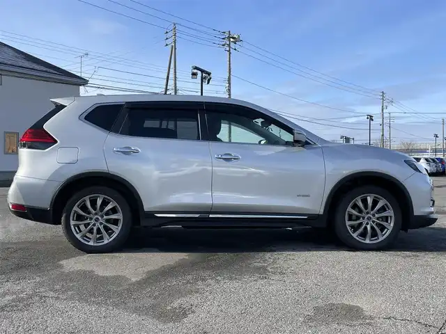 日産 エクストレイル ハイブリッド 20S 道央・札幌 2020(令2)年 8.8万km ブリリアントシルバー ４WD/純正SDナビ/AM/FM/BT/CD/AUX/ワンセグ/衝突被害軽減ブレーキ/横滑り防止装置/クルーズコントロール/ダウンヒルアシストコントロール/パーキングアシスト/クリアランスソナー/バックカメラ/サイドカメラ/フロントカメラ/全方位カメラ/アラウンドビューモニター/ビルトインETC/レザーシート/ステアリングリモコン/ECON/プッシュスタート/スマートキー/ハロゲンヘッドライト/オートライト/フォグランプ/ヘッドライトレベライザー/電動格納ミラー/ウィンカーミラー/社外フロアマット/ドアバイザー/スペアキー/スチールホイール付夏タイヤ積込/　（純正ホイールキャップ有）/225/65/R17/2019年/山3mm