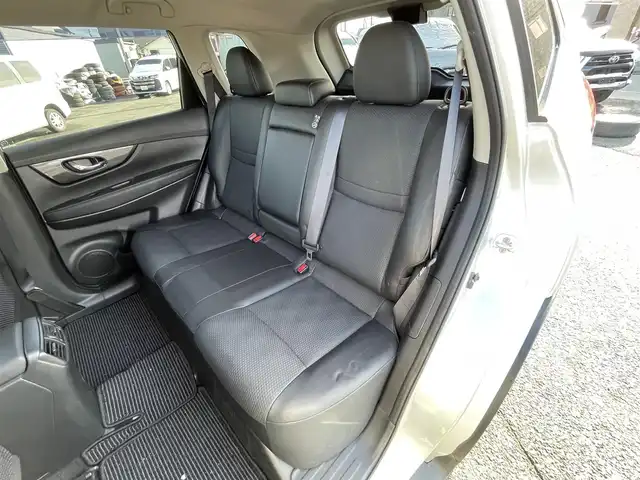 日産 エクストレイル ハイブリッド 20S 道央・札幌 2020(令2)年 8.8万km ブリリアントシルバー ４WD/純正SDナビ/AM/FM/BT/CD/AUX/ワンセグ/衝突被害軽減ブレーキ/横滑り防止装置/クルーズコントロール/ダウンヒルアシストコントロール/パーキングアシスト/クリアランスソナー/バックカメラ/サイドカメラ/フロントカメラ/全方位カメラ/アラウンドビューモニター/ビルトインETC/レザーシート/ステアリングリモコン/ECON/プッシュスタート/スマートキー/ハロゲンヘッドライト/オートライト/フォグランプ/ヘッドライトレベライザー/電動格納ミラー/ウィンカーミラー/社外フロアマット/ドアバイザー/スペアキー/スチールホイール付夏タイヤ積込/　（純正ホイールキャップ有）/225/65/R17/2019年/山3mm