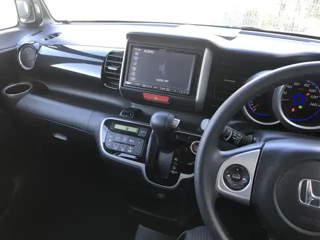 ホンダ Ｎ ＢＯＸ カスタム G Aパッケージ 栃木県 2014(平26)年 7.3万km プレミアムホワイトパール 株)IDOMが運営する【じしゃロン小山店】の自社ローン専用車両になります。こちらは現金またはオートローンご利用時の価格です。自社ローンご希望の方は別途その旨お申付け下さい//禁煙車/純正フルセグナビ/（CD/DVD/AM/FMラジオ）/スマートキー/プッシュスタート/バックカメラ/片側パワースライドドア/チップアップシート/シティブレーキアクティブシステム/アイドリングストップ/ステアリングリモコン/電動格納ドアミラー/パワーウインドウ/オートライト