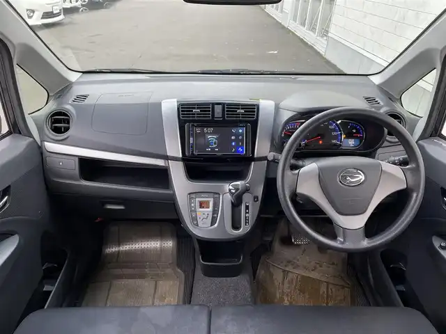 ダイハツ ムーヴ カスタム X 道北・旭川 2013(平25)年 5.3万km ブラックマイカメタリック (株)IDOMが運営する【じしゃロン旭川店】の自社ローン対象車両になります。こちらは現金ご利用時の価格です。/自社ローンご希望の方は別途その旨お申付け下さい/　/・社外オーディオ(CD/BT)/・エコアイドル/・電動格納ウィンカーミラー/・フロントデアイサー/・リアデフォッガー/・プッシュスタート/・スマートキー1個/・フォグランプ/・オートライト/・現車装着サマータイヤ 純正AW155/65R14