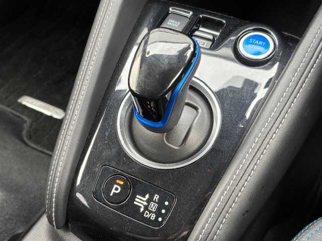 日産 キックス X 宮城県 2020(令2)年 3.7万km ラディアントレッド 登録時走行距離36519km/カープレイ対応ナビ/Alexa/AAC/ステアリングヒーター/ステアリングリモコン/デジタルインナーミラー/アラウンドビューモニター/プロパイロット/コーナーセンサー/ドライブレコーダー/ビルトインETC/ハーフレザーシート/シートヒーター（D＋N席）/純正アルミホイール/衝突軽減システム/純正LEDヘッドライト/スペアキー有/プッシュスタート