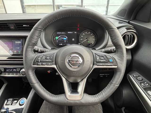 日産 キックス X 宮城県 2020(令2)年 3.7万km ラディアントレッド 登録時走行距離36519km/カープレイ対応ナビ/Alexa/AAC/ステアリングヒーター/ステアリングリモコン/デジタルインナーミラー/アラウンドビューモニター/プロパイロット/コーナーセンサー/ドライブレコーダー/ビルトインETC/ハーフレザーシート/シートヒーター（D＋N席）/純正アルミホイール/衝突軽減システム/純正LEDヘッドライト/スペアキー有/プッシュスタート