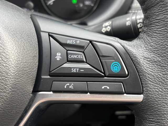 日産 キックス X 宮城県 2020(令2)年 3.7万km ラディアントレッド 登録時走行距離36519km/カープレイ対応ナビ/Alexa/AAC/ステアリングヒーター/ステアリングリモコン/デジタルインナーミラー/アラウンドビューモニター/プロパイロット/コーナーセンサー/ドライブレコーダー/ビルトインETC/ハーフレザーシート/シートヒーター（D＋N席）/純正アルミホイール/衝突軽減システム/純正LEDヘッドライト/スペアキー有/プッシュスタート