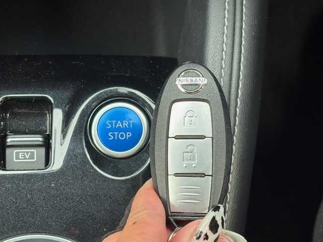 日産 キックス X 宮城県 2020(令2)年 3.7万km ラディアントレッド 登録時走行距離36519km/カープレイ対応ナビ/Alexa/AAC/ステアリングヒーター/ステアリングリモコン/デジタルインナーミラー/アラウンドビューモニター/プロパイロット/コーナーセンサー/ドライブレコーダー/ビルトインETC/ハーフレザーシート/シートヒーター（D＋N席）/純正アルミホイール/衝突軽減システム/純正LEDヘッドライト/スペアキー有/プッシュスタート