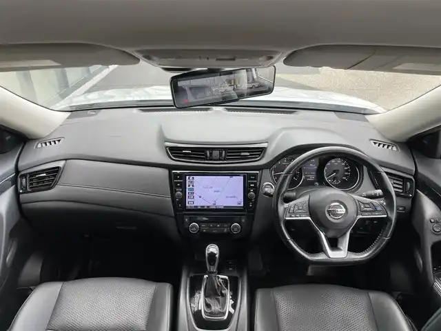 日産 エクストレイル 20Xi Vセレクション 道央・札幌 2020(令2)年 5.8万km ブリリアントシルバー ４WD/純正ディーラーOPナビ/CD/DVD/BD/BT/フルセグ/プロパイロット/エマージェンシーブレーキ/横滑り防止装置/レーダークルーズコントロール/ヒルディセントコントロール/レーンキープアシスト/ハンドルアシスト/クリアランスソナー/アラウンドビューモニター/ビルトインETC/ドライブレコーダー/アイドリングストップ/デジタルインナーミラー/トランスファー切替/パワーバックドア/前席パワーシート/全席シートヒーター/カプロンシート/革巻きステアリング/ステアリングリモコン/電動パーキング/オートブレーキホールド/プッシュスタート/スマートキー/LEDヘッドライト/オートライト/フォグランプ/電動格納ミラー/ヒーテッドドアミラー/ウィンカーミラー/純正フロアマット/ドアバイザー