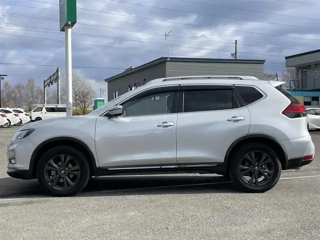 日産 エクストレイル 20Xi Vセレクション 道央・札幌 2020(令2)年 5.8万km ブリリアントシルバー ４WD/純正ディーラーOPナビ/CD/DVD/BD/BT/フルセグ/プロパイロット/エマージェンシーブレーキ/横滑り防止装置/レーダークルーズコントロール/ヒルディセントコントロール/レーンキープアシスト/ハンドルアシスト/クリアランスソナー/アラウンドビューモニター/ビルトインETC/ドライブレコーダー/アイドリングストップ/デジタルインナーミラー/トランスファー切替/パワーバックドア/前席パワーシート/全席シートヒーター/カプロンシート/革巻きステアリング/ステアリングリモコン/電動パーキング/オートブレーキホールド/プッシュスタート/スマートキー/LEDヘッドライト/オートライト/フォグランプ/電動格納ミラー/ヒーテッドドアミラー/ウィンカーミラー/純正フロアマット/ドアバイザー