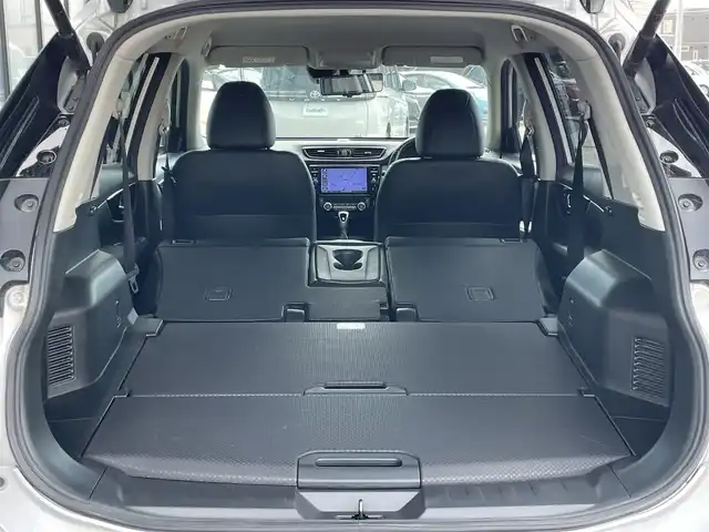 日産 エクストレイル 20Xi Vセレクション 道央・札幌 2020(令2)年 5.8万km ブリリアントシルバー ４WD/純正ディーラーOPナビ/CD/DVD/BD/BT/フルセグ/プロパイロット/エマージェンシーブレーキ/横滑り防止装置/レーダークルーズコントロール/ヒルディセントコントロール/レーンキープアシスト/ハンドルアシスト/クリアランスソナー/アラウンドビューモニター/ビルトインETC/ドライブレコーダー/アイドリングストップ/デジタルインナーミラー/トランスファー切替/パワーバックドア/前席パワーシート/全席シートヒーター/カプロンシート/革巻きステアリング/ステアリングリモコン/電動パーキング/オートブレーキホールド/プッシュスタート/スマートキー/LEDヘッドライト/オートライト/フォグランプ/電動格納ミラー/ヒーテッドドアミラー/ウィンカーミラー/純正フロアマット/ドアバイザー