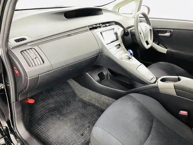 トヨタ プリウス S 福島県 2014(平26)年 7.6万km ブラック 純正７インチナビ/・型番；NSZN-W64T/・フルセグ/TV/SD/CD/DVD/BT/AM/FM/HIDオートライト/・フォグライト/電動格納ミラー/・ウィンカーミラー/ステアリングスイッチ/純正フロアマット/純正ドアバイザー/プッシュスタート/・スマートキー