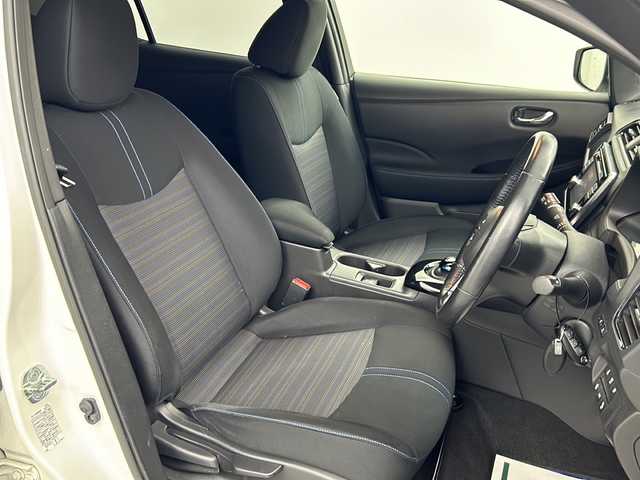 日産 リーフ X 福島県 2018(平30)年 4.8万km ブリリアントホワイトパール/オーロラフレアブルーパール 2トーン /禁煙車　//アラウンドビューモニター//プロパイロットパーキングシステム　//エマージェンシーブレーキ//クルーズコントロール//インテリジェントルームミラー　//車線逸脱支援//純正ナビ/・BT.CD.DVD.USB.AUX/・フルセグTV//シートヒーター(D/N)//ステアリングヒーター　//ドライブレコーダー(前のみ)　//ＥＴＣ　　//ＬＥＤヘッドライト　//ｅペダル//取扱説明書//ドライブレコーダー取扱説明書