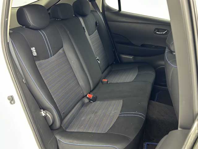 日産 リーフ X 福島県 2018(平30)年 4.8万km ブリリアントホワイトパール/オーロラフレアブルーパール 2トーン /禁煙車　//アラウンドビューモニター//プロパイロットパーキングシステム　//エマージェンシーブレーキ//クルーズコントロール//インテリジェントルームミラー　//車線逸脱支援//純正ナビ/・BT.CD.DVD.USB.AUX/・フルセグTV//シートヒーター(D/N)//ステアリングヒーター　//ドライブレコーダー(前のみ)　//ＥＴＣ　　//ＬＥＤヘッドライト　//ｅペダル//取扱説明書//ドライブレコーダー取扱説明書