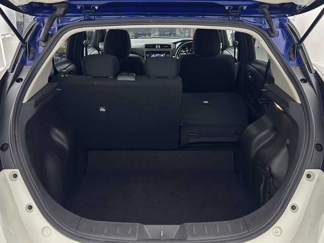 日産 リーフ X 福島県 2018(平30)年 4.8万km ブリリアントホワイトパール/オーロラフレアブルーパール 2トーン /禁煙車　//アラウンドビューモニター//プロパイロットパーキングシステム　//エマージェンシーブレーキ//クルーズコントロール//インテリジェントルームミラー　//車線逸脱支援//純正ナビ/・BT.CD.DVD.USB.AUX/・フルセグTV//シートヒーター(D/N)//ステアリングヒーター　//ドライブレコーダー(前のみ)　//ＥＴＣ　　//ＬＥＤヘッドライト　//ｅペダル//取扱説明書//ドライブレコーダー取扱説明書