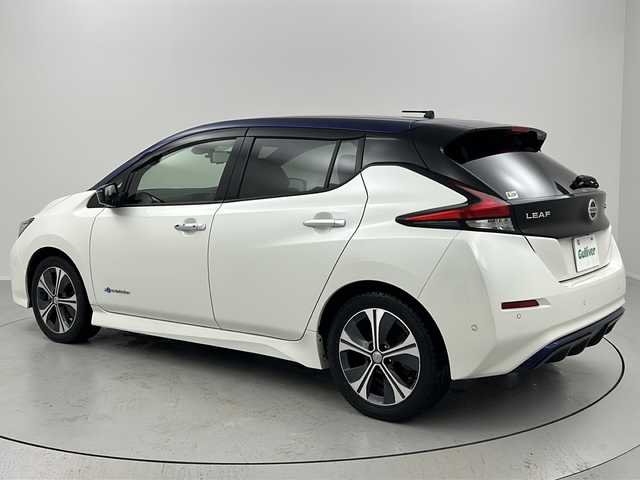 日産 リーフ X 福島県 2018(平30)年 4.8万km ブリリアントホワイトパール/オーロラフレアブルーパール 2トーン /禁煙車　//アラウンドビューモニター//プロパイロットパーキングシステム　//エマージェンシーブレーキ//クルーズコントロール//インテリジェントルームミラー　//車線逸脱支援//純正ナビ/・BT.CD.DVD.USB.AUX/・フルセグTV//シートヒーター(D/N)//ステアリングヒーター　//ドライブレコーダー(前のみ)　//ＥＴＣ　　//ＬＥＤヘッドライト　//ｅペダル//取扱説明書//ドライブレコーダー取扱説明書