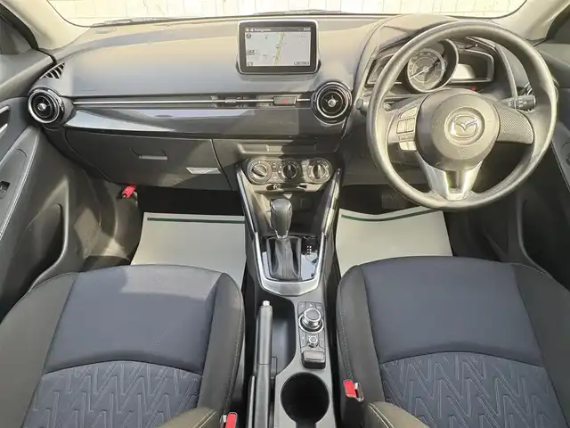 マツダ デミオ XD 岩手県 2015(平27)年 8.5万km スノーフレイクホワイトパールマイカ 禁煙車/4WD/ディーゼル/社外エンジンスターター/純正ナビ/→Bluetooth/FM/AM/AUX/USB/ステアリングスイッチ/横滑り防止装置/トノカバー/〇プッシュスタート/〇電動格納ミラー/〇ウィンカーミラー/〇ドアバイザー/〇フロアマット/〇シガーソケット/〇スマートキー/スペアキー