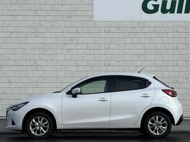 マツダ デミオ XD 岩手県 2015(平27)年 8.5万km スノーフレイクホワイトパールマイカ 禁煙車/4WD/ディーゼル/社外エンジンスターター/純正ナビ/→Bluetooth/FM/AM/AUX/USB/ステアリングスイッチ/横滑り防止装置/トノカバー/〇プッシュスタート/〇電動格納ミラー/〇ウィンカーミラー/〇ドアバイザー/〇フロアマット/〇シガーソケット/〇スマートキー/スペアキー