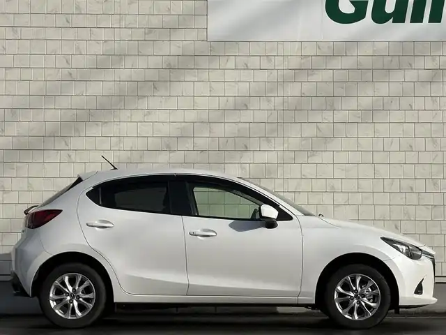 マツダ デミオ XD 岩手県 2015(平27)年 8.5万km スノーフレイクホワイトパールマイカ 禁煙車/4WD/ディーゼル/社外エンジンスターター/純正ナビ/→Bluetooth/FM/AM/AUX/USB/ステアリングスイッチ/横滑り防止装置/トノカバー/〇プッシュスタート/〇電動格納ミラー/〇ウィンカーミラー/〇ドアバイザー/〇フロアマット/〇シガーソケット/〇スマートキー/スペアキー