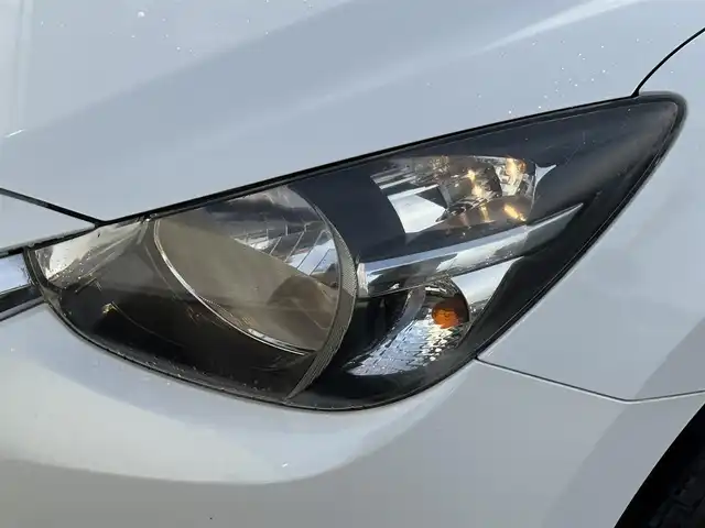 マツダ デミオ XD 岩手県 2015(平27)年 8.5万km スノーフレイクホワイトパールマイカ 禁煙車/4WD/ディーゼル/社外エンジンスターター/純正ナビ/→Bluetooth/FM/AM/AUX/USB/ステアリングスイッチ/横滑り防止装置/トノカバー/〇プッシュスタート/〇電動格納ミラー/〇ウィンカーミラー/〇ドアバイザー/〇フロアマット/〇シガーソケット/〇スマートキー/スペアキー