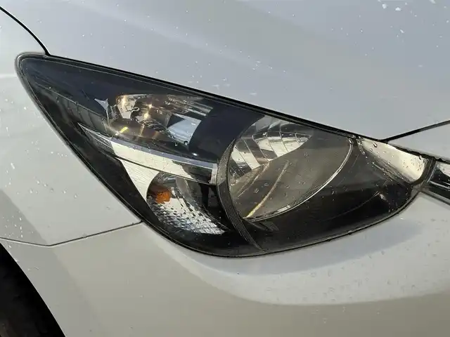 マツダ デミオ XD 岩手県 2015(平27)年 8.5万km スノーフレイクホワイトパールマイカ 禁煙車/4WD/ディーゼル/社外エンジンスターター/純正ナビ/→Bluetooth/FM/AM/AUX/USB/ステアリングスイッチ/横滑り防止装置/トノカバー/〇プッシュスタート/〇電動格納ミラー/〇ウィンカーミラー/〇ドアバイザー/〇フロアマット/〇シガーソケット/〇スマートキー/スペアキー