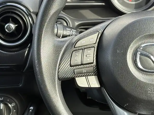 マツダ デミオ XD 岩手県 2015(平27)年 8.5万km スノーフレイクホワイトパールマイカ 禁煙車/4WD/ディーゼル/社外エンジンスターター/純正ナビ/→Bluetooth/FM/AM/AUX/USB/ステアリングスイッチ/横滑り防止装置/トノカバー/〇プッシュスタート/〇電動格納ミラー/〇ウィンカーミラー/〇ドアバイザー/〇フロアマット/〇シガーソケット/〇スマートキー/スペアキー