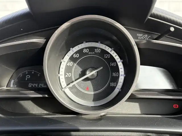 マツダ デミオ XD 岩手県 2015(平27)年 8.5万km スノーフレイクホワイトパールマイカ 禁煙車/4WD/ディーゼル/社外エンジンスターター/純正ナビ/→Bluetooth/FM/AM/AUX/USB/ステアリングスイッチ/横滑り防止装置/トノカバー/〇プッシュスタート/〇電動格納ミラー/〇ウィンカーミラー/〇ドアバイザー/〇フロアマット/〇シガーソケット/〇スマートキー/スペアキー