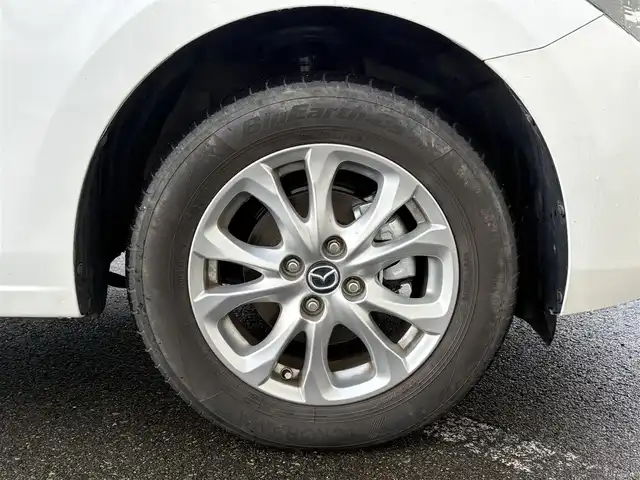 マツダ デミオ XD 岩手県 2015(平27)年 8.5万km スノーフレイクホワイトパールマイカ 禁煙車/4WD/ディーゼル/社外エンジンスターター/純正ナビ/→Bluetooth/FM/AM/AUX/USB/ステアリングスイッチ/横滑り防止装置/トノカバー/〇プッシュスタート/〇電動格納ミラー/〇ウィンカーミラー/〇ドアバイザー/〇フロアマット/〇シガーソケット/〇スマートキー/スペアキー